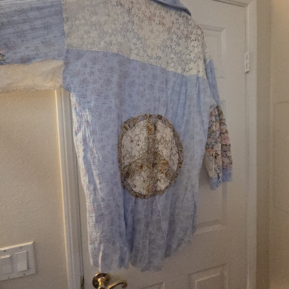 POL Light Blue Floral Patchwork Button-Up Long Ca… - image 10